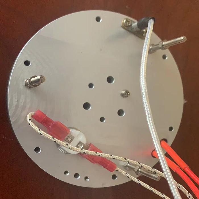 兩個云母加熱器 - 一個彎曲的和一個扁平的